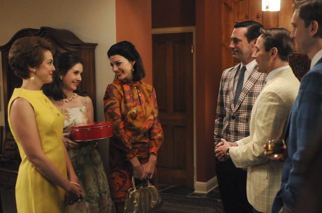 「MAD MEN マッドメン」シーズン5に見る60年代ファッション -(C) 2012 Lions Gate Television Inc., All Rights Reserved.