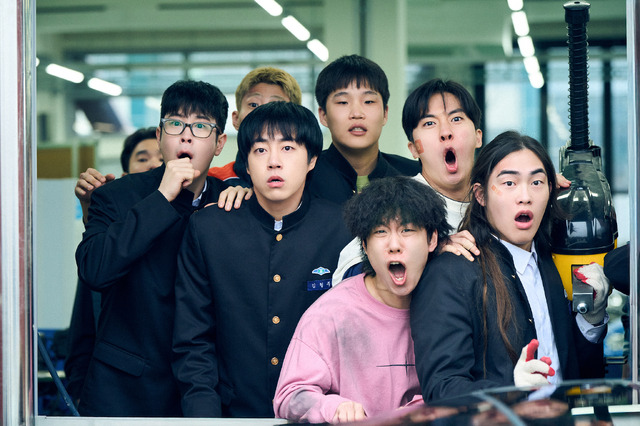「鉄鎚教師」© 2026 Netflix, Inc.