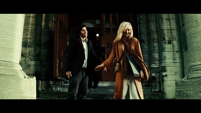 『アップサイドダウン 重力の恋人』キルスティン・ダンスト-(C) 2011 ／ UPSIDE DOWN FILMS - LES FILMS UPSIDEDOWN INC - ONYX FILMS - TRANSFILM INTL - STUDIO 37 - KINOLOGIC FILMS (UD) - JOUROR PRODUCTIONS - FRANCE 2 CINEMA