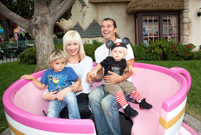 グウェン・ステファニー＆ギャヴィン・ロスデイル＆キングストンくん（7歳）とズーマくん（5歳） -(C) Getty Images