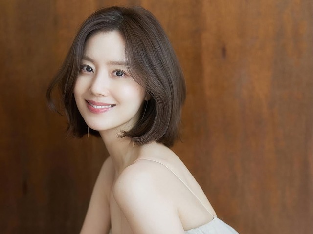 女優ムン・チェウォン、結婚後初のSNS更新で意味深な「仏教の名言」をシェア…これが新婚生活への思い？