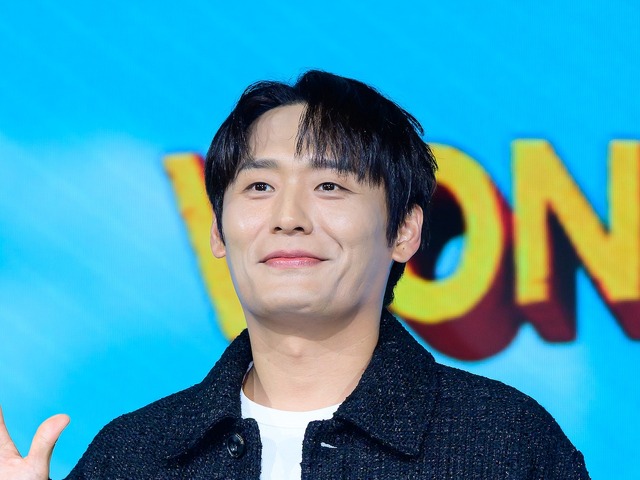 全盛期を迎えている“最旬俳優”チェ・デフン、下積み時代を支えた妻とのエピソードに注目！