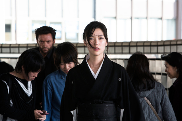 TAO（恋人・マリコ役）＆ヒュー・ジャックマン／『ウルヴァリン：SAMURAI』 -(C) 2013 Twentieth Century Fox Film Corporation All Rights Reserved