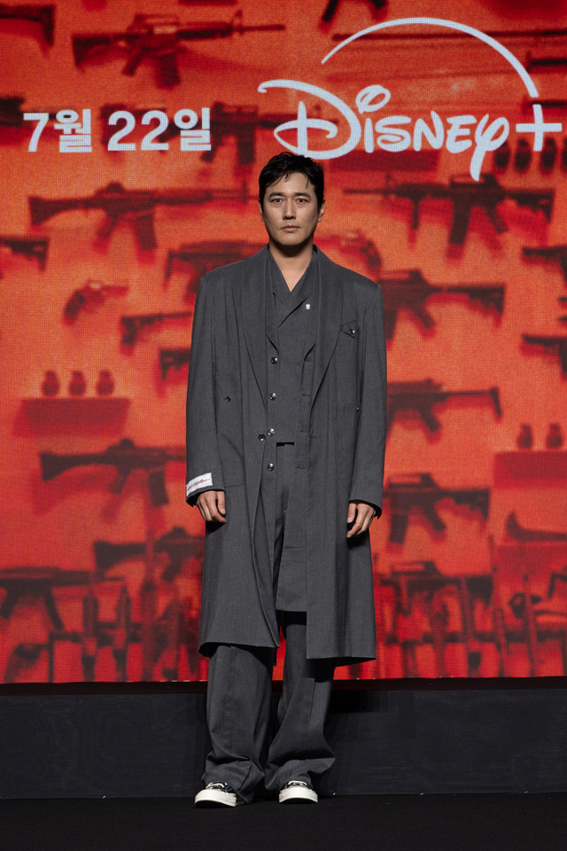 「殺し屋たちの店 2」© 2026 Disney and its related entities