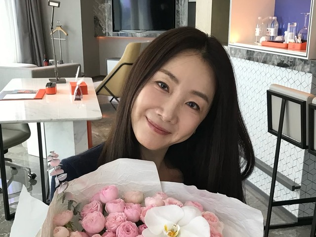 「冬ソナ時代から時が止まってる!?」チェ・ジウ、51歳で魅せた奇跡の“ジウ姫”ビジュアル【写真】