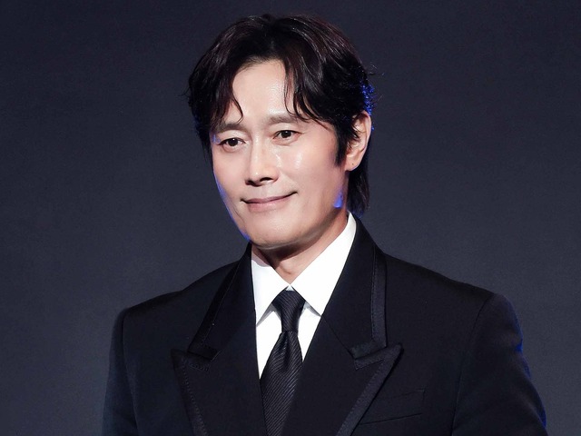 イ・ビョンホン、韓流エキスポで外交部長官賞を受賞！「AI時代でも最も興味深いのは人間」