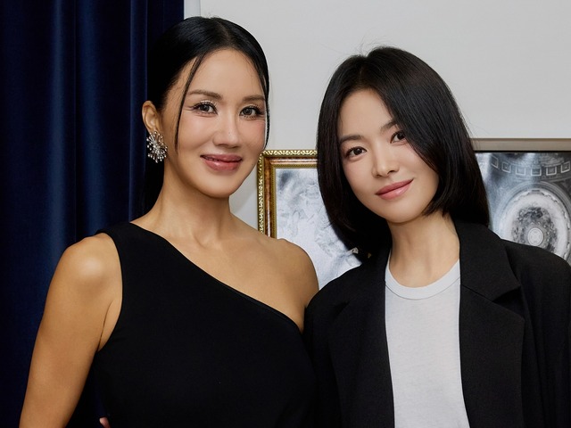 「まるで授賞式!?」女優オム・ジョンファのワインパーティーに“超豪華スター”が大集合！【写真】