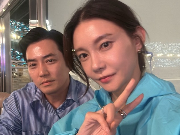 夫婦で「英雄時代」の仲間入り！チュ・サンウク夫妻がイム・ヨンウンのコンサートで熱狂！【写真】