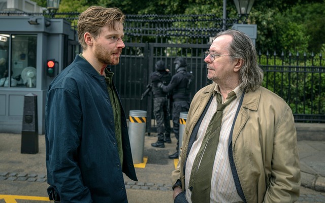 ジャック・ロウデン、ゲイリー・オールドマン　「窓際のスパイ」 (シーズン3, 2023)　写真：Everett Collection/アフロ