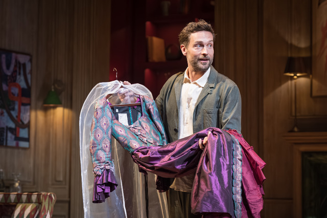 NTLive　『人間嫌い』 Photo © Marc Brenner