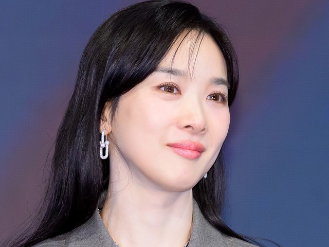 『セレブリティ』女優イ・チョンア、また“交通事故”に遭っていた…怪我の悪化で新作ドラマ「降板」の危機…。