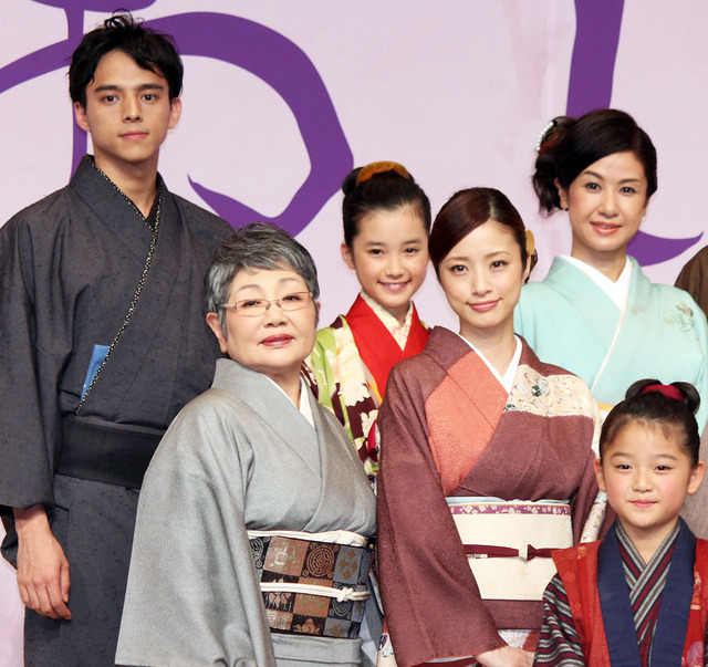 上戸彩＆濱田ここね＆泉ピン子＆満島真之介＆小林綾子＆井頭愛海／『おしん』完成披露会見