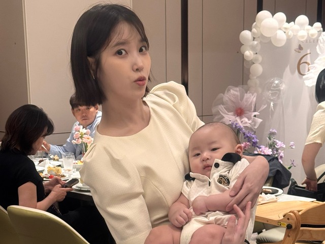 「素敵なママになりそう」赤ちゃんを抱きしめるIUが魅せた溢れ出る“母性”にキュン【写真】