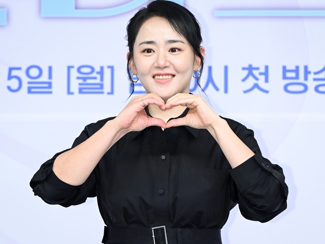 新婚の女優ムン・グニョン、結婚後初の公式の場に登場！「もっとしっかり生きていかなければ」