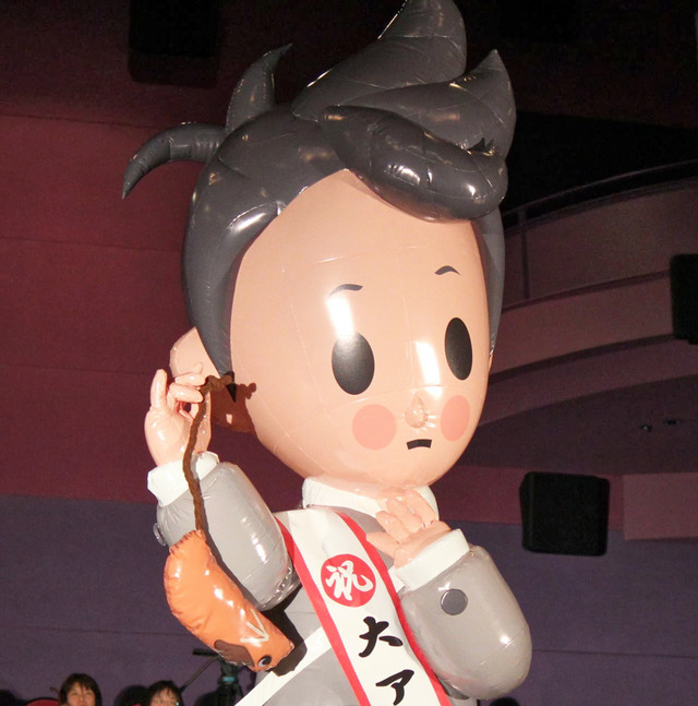 全長3メートルの“大アタル”バルーン／『劇場版 ATARU-THE FIRST LOVE ＆ THE LAST KILL-』ヒット御礼イベント