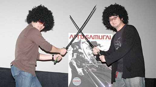 『アフロサムライ』初日の舞台挨拶に立った原作者・岡崎能士（右）と木崎文智監督