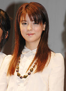 映画初主演に「緊張してますががんばります」と笑顔を見せる藤井美菜