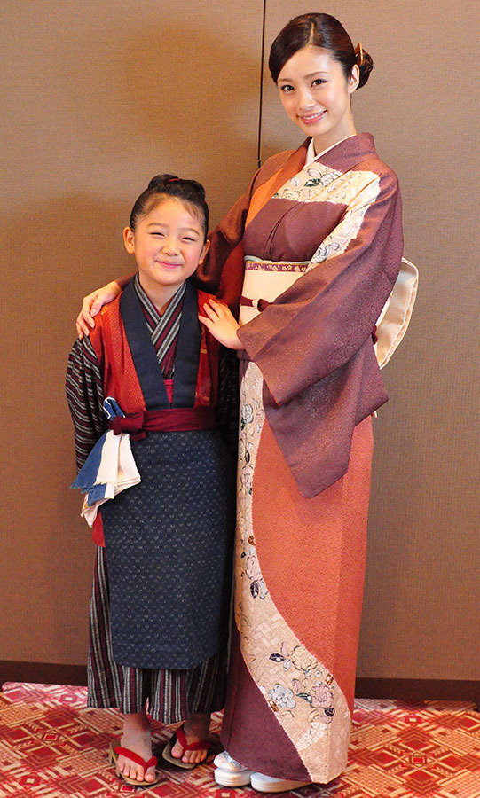 上戸彩＆濱田ここね『おしん』／Photo：Naoki Kurozu