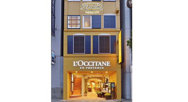 世界最大の旗艦店「ロクシタン 新宿店」オープン初日に約700人の大行列！