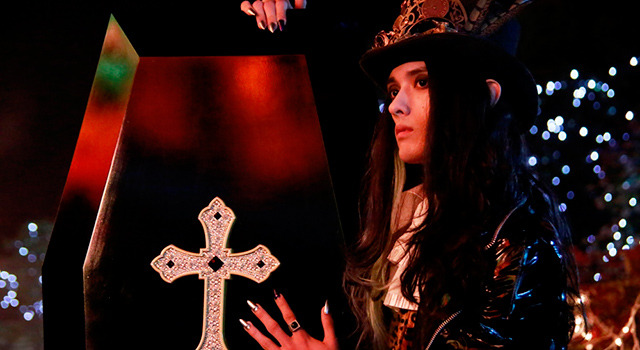 『黒執事』運搬人・葬儀屋ジェイ役、栗原類-(C) 2014 枢やな／スクウェアエニックス　-(C) 2014 映画「黒執事」製作委員会