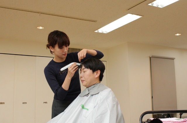 『福福荘の福ちゃん』断髪式（水川あさみ＆大島美幸）