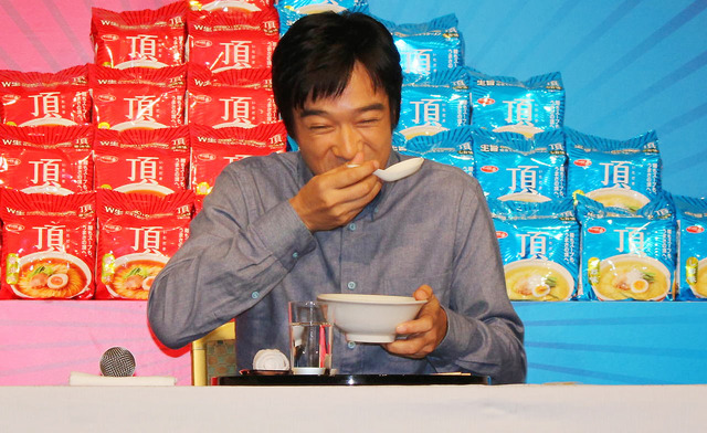 「サッポロ一番 頂（いただき）」の新CM発表会に出席した堺雅人