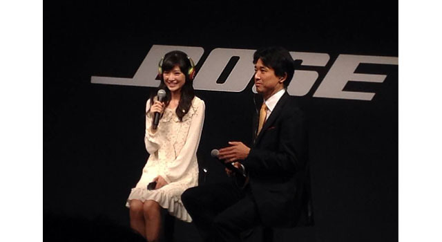 左：タレント 優希美青　右：ボーズ株式会社 代表取締役社長 挽野元氏