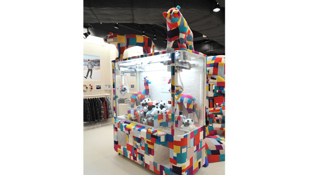 5,000円以上の商品購入者には、フリースUFOキャッチャーで、フリースグッズ（限定1,000個。なくなり次第終了）をゲットするチャレンジできる。