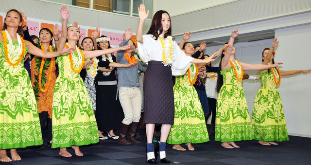 永作博美／『四十九日のレシピ』フラダンス試写会