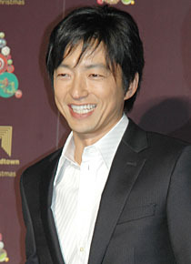 「プロモーションでこうしてご一緒するうちに竹内さんが少しずつわかってきた」と言う大沢たかお