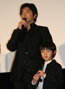 『ミッドナイト イーグル』初日舞台挨拶　大沢たかお、佐原弘起