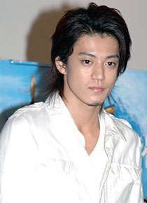 ブルーカーペットで本物のペンギンと対面