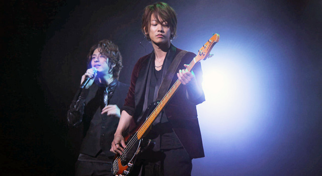 “ベーシスト”佐藤健（小笠原秋役）＆“ボーカル”三浦翔太（坂口瞬役）／『カノジョは嘘を愛しすぎてる』完成披露試写会