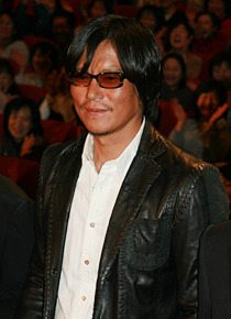 「パス」で観客の質問から逃げ切った豊川悦司