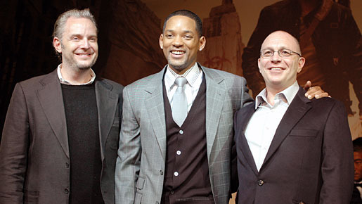 『アイ・アム・レジェンド』来日記者会見。左からフランシス・ローレンス監督、ウィル・スミス、脚本・プロデュースのアキバ・ゴールズマン。