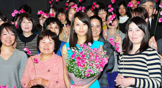 堀北真希＆来場した親子たち／『麦粉さんと』親子試写会