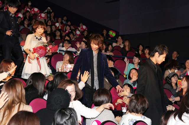 『カノジョは嘘を愛しすぎてる』初日舞台挨拶