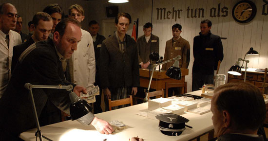 『ヒトラーの贋札』 (C)- 2006 Aichholzer Film & magnolia Filmproduktion Alle Rechte vorbehalten