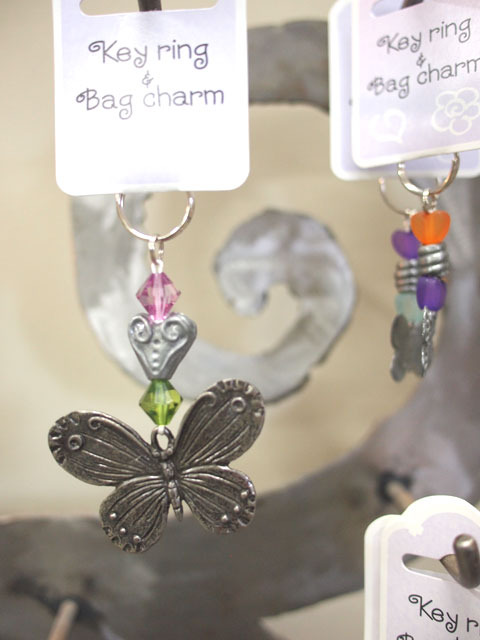 手作りのアクセサリーはおみやげにも最適