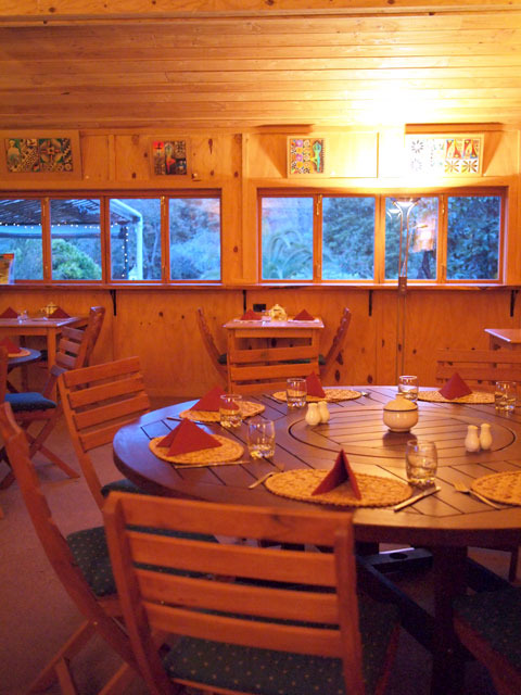 「Eatery On The Rock」レストラン店内