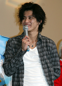 『サーフズ・アップ』初日舞台挨拶　小栗旬