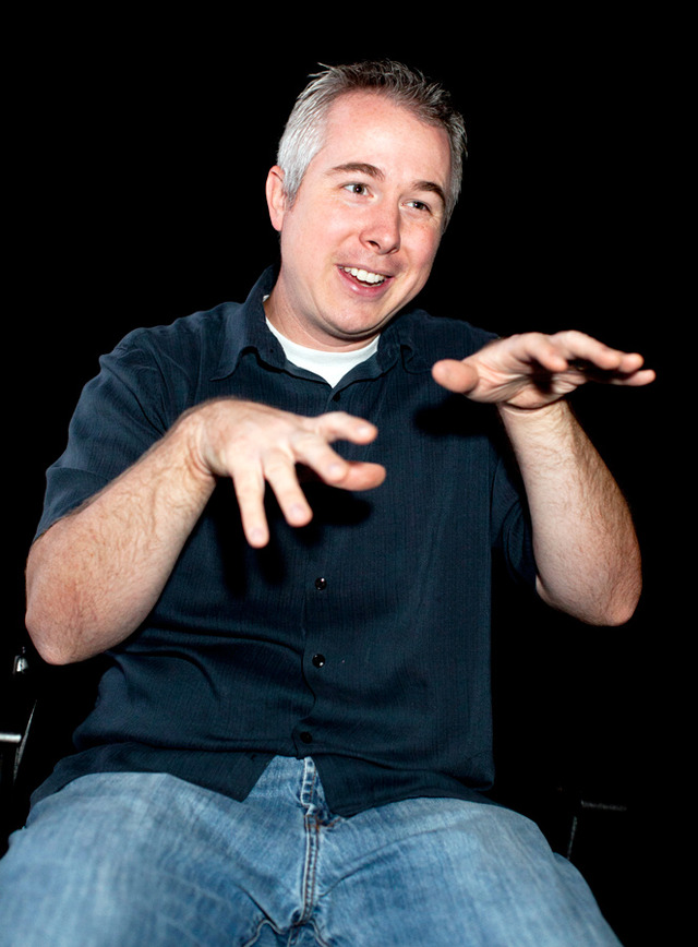 “空中プレビズ兼レイアウト・アーティスト”のトーマス・リーヴィット（左）／『プレーンズ』 in ディズニー・トゥーン・スタジオ（L.A.）