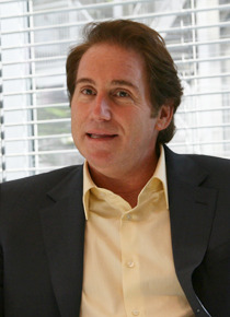 『再会の街で』マイク・バインダー監督