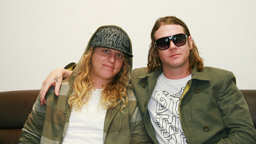 『サーフズ・アップ』のサントラに参加したダーディ・ヘッズの（左から）ダスティンとジャレッド