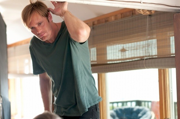 アレキサンダー・スカルスガルド／『メイジーの瞳』-(C) 2013 MAISIE KNEW, LLC. ALL Rights Reserved.