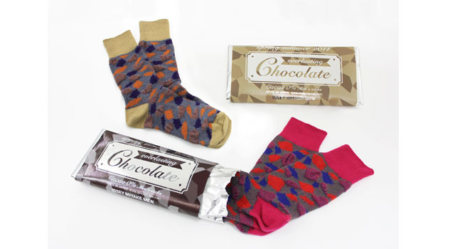 ISSEY MIYAKE MENのバレンタイン限定ラッピング。2010年からスタートし好評を得た限定ラッピングが今年も登場。まるで本物のチョコレートのよう。