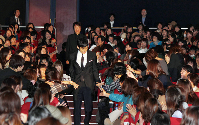 西島秀俊＆キム・ソンス監督／『ゲノムハザード ある天才科学者の5日間』初日舞台挨拶