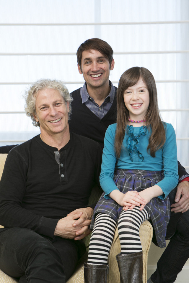 オナタ・アプリール（メイジー役）＆スコット・マクギーとデヴィッド・シーゲル（監督）／『メイジーの瞳』