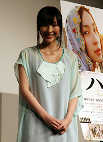 『ハーフェズ　ペルシャの詩（うた）』初日舞台挨拶にて　麻生久美子