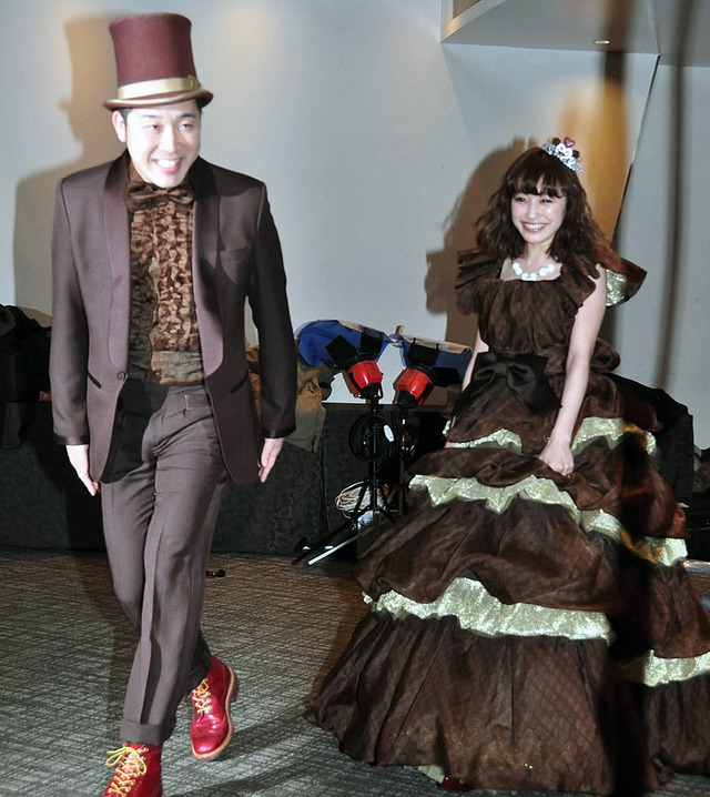 高橋愛＆あべこうじ／“バレンタイン婚”会見